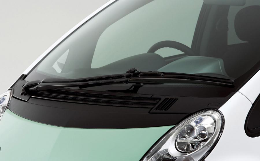  Mitsubishi i-MiEV Production Version 2009 года  (фото 8 из 12)